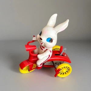 Triciclo coniglietto pasquale vintage bici avvolgibile giocattolo plastica Giappone non funzionante - Foto 1 di 8