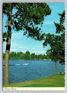 Vintage Dexter Press Minnesota Vergnügungsbootfahren fotochrome Postkarte - Bild 1 von 2