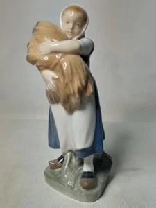 Figura Royal Copenhagen CHICA DE COSECHA 908 7,5" 19 cm llevando gavilla de trigo - Imagen 1 de 6