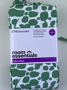 Room Essentials 2 Standard Size Pillowcases Green Dotted Pillowcase Set New - Picture 1 of 2