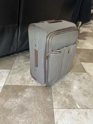 London Fog Oxford III 可扩展橄榄滚轮行李箱 — 第 1/4 张图片