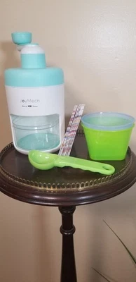 Afeitadora de hielo manual afeitada, máquina portátil para hacer cono de nieve  Foto 1 de 3