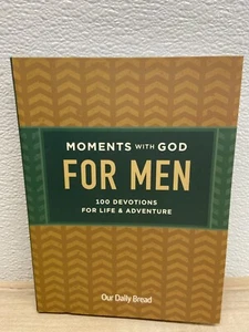 2022 Moments With God For Men 100 Devotions For Life & Adventure Paperback Book - Imagen 1 de 6