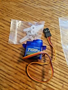 ¡NUEVO!!! Micro servo Turnigy TG9e para avión de radiocontrol (1 pieza) - Imagen 1 de 2