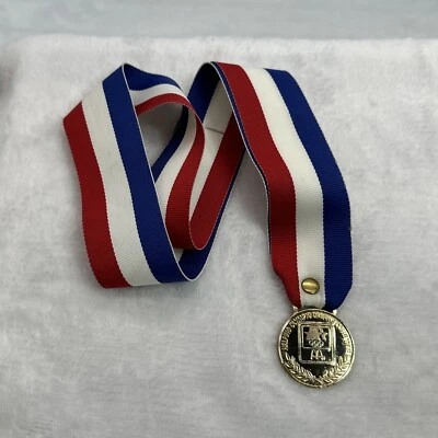 Cinta medalla vintage de los Juegos Olímpicos de McDonalds "Ayudar a hacer realidad los sueños olímpicos" Foto 1 de 3