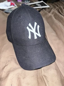 New York Yankees New Era Strapback Navy Baseball ⚾️ Cap 🧢 - Picture 1 of 8