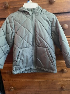 Classic & Unique. Carter’s Boys Size 6. Green Windbreaker with Hood - Image 1 of 3