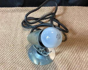 VINTAGE PENETRAY INDOOR OUTDOOR WEATHERPROOF FLOODLIGHT FIXTURE W/SAFETY PLUG  - Picture 1 of 6