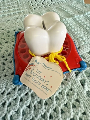 Banco y almacenamiento de dientes de bebé The Toothfairys de colección de The Perfect Present con caja Foto 1 de 4