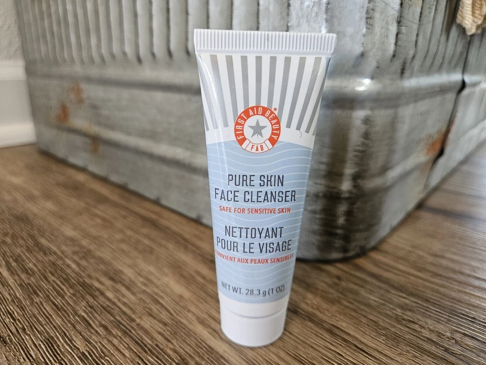Limpiador facial First Aid Beauty Pure Skin 1 oz NUEVO Foto 1 de 1