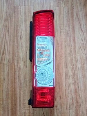 LUZ TRASERA DERECHA RAM PROMASTER 3500 2500 1500 OEM 2014-2024 P04725946AD Foto 1 de 4