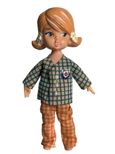 Vintage Hasbro Dolly Darling Blond Girl Puppe, geformtes Haar, Kleidung - Bild 1 von 2