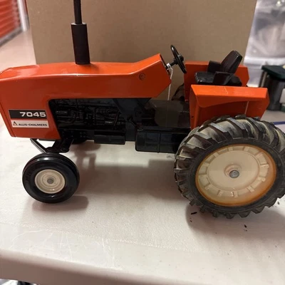 1/16 ALLIS-CHALMERS 7045 BLACK-BELLY EUC 1978 vintage - Image 1 of 4
