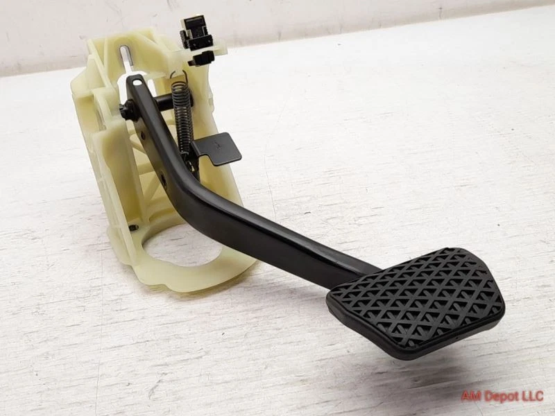 2013 BMW 320i 340i 328i 335i F30 F31 Brake Pedal Assembly 35006860647 6859639 - Image 1 of 4