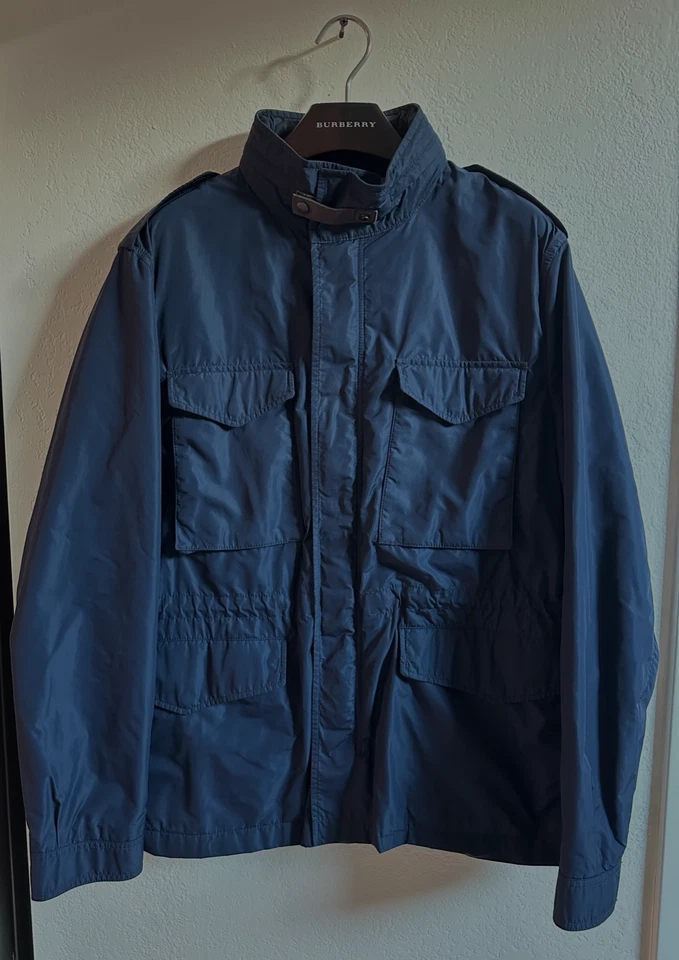 Jaqueta Burberry Brit masculina de náilon azul marinho. Tamanho XL nunca usado. - Imagem 1 de 4