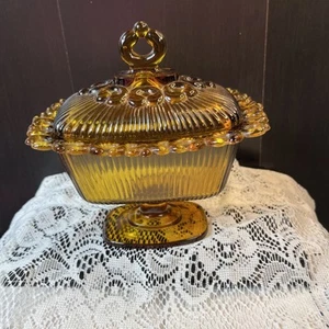 Piatto caramelle vintage Indiana vetro bordo pizzo piedi ambra con coperchio - Foto 1 di 8