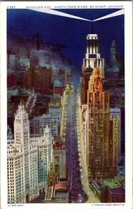 Postal Chicago Illinois IL.  Michigan Ave, al norte del río, antena nocturna - Imagen 1 de 2
