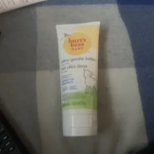 Burt's Bees Baby Lotion, Nourishing Moisturiser, Ultra-Gentle Lotion 170g Sealed - Picture 1 of 1
