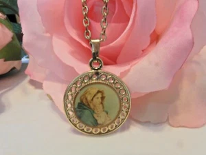 Our Lady Mary Gold tone Religious Pendant Medal w/ Gold tone chain ~ Pretty! - Picture 1 of 11