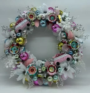 Retro Cool Pink Bus Christmas Ornament Wreath - Foto 1 di 11
