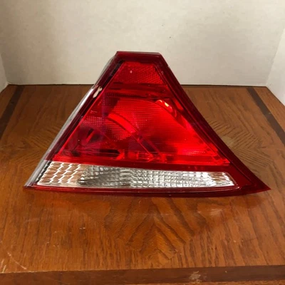 2015-2017 Toyota Camry Right Inner Tailight used OEM Trunk Mount - Image 1 of 2