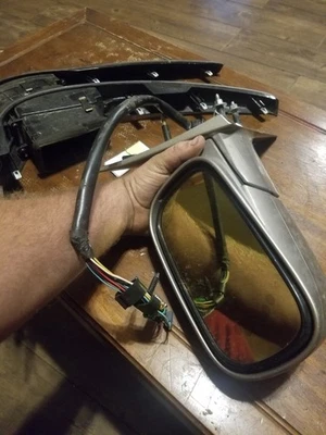 2003-2005 Cadillac DEVILLE Driver AUTO-DIMMING Mirror w/SIGNAL LH - Image 1 of 4