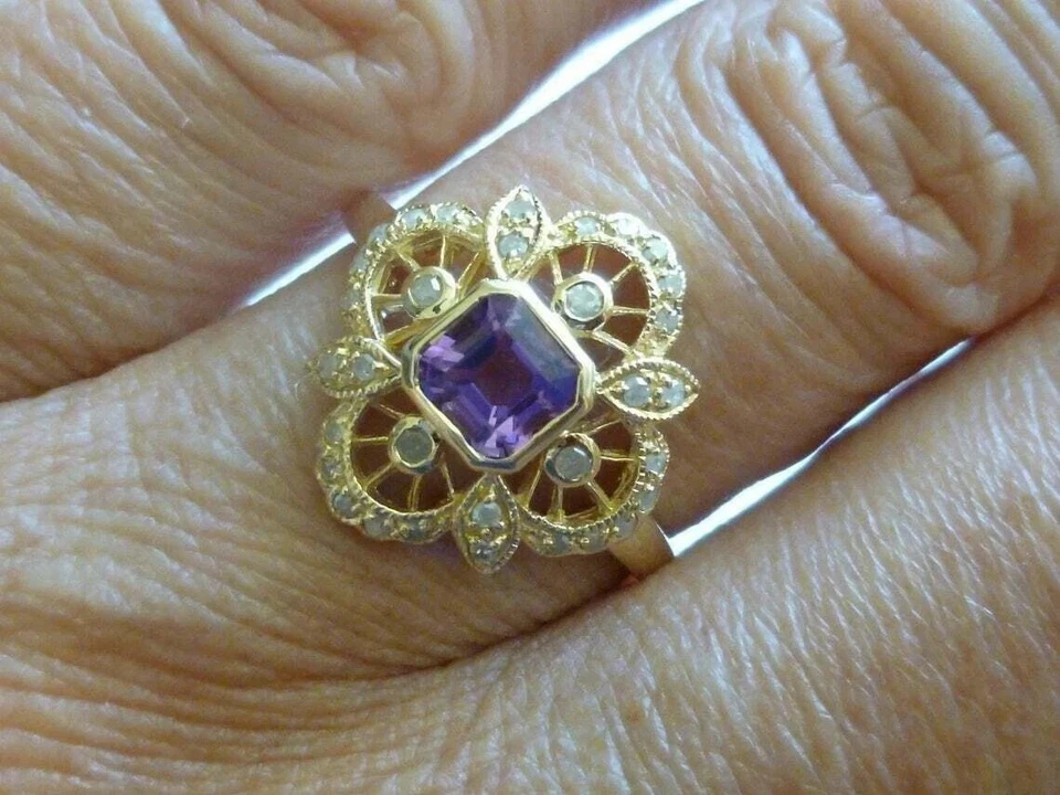 Anillo de compromiso para mujer Asscher Lab de amatista creado por laboratorio de 2 quilates enchapado en oro amarillo de 14 quilates Foto 1 de 3