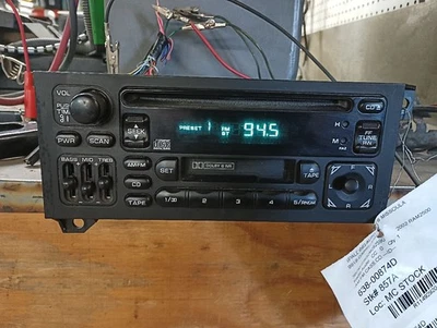 Radio Receiver from 2002 Dodge Ram 2500 11492920 - Image 1 of 4