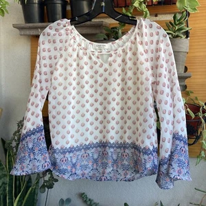 Urban Girl Made With Love Size Small Teen Top Blouse White Blue  Keyhole - Picture 1 of 9