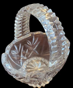 Ciotola a forma di cesto in cristallo di piombo con manico altezza 5” per larghezza 4” - Foto 1 di 14