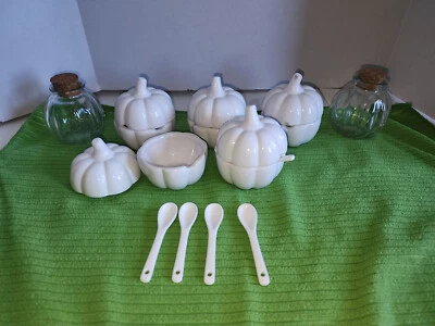 Lote de 5 recipientes de condimento de cerámica con forma de calabaza y 2 recipientes de vidrio Foto 1 de 4