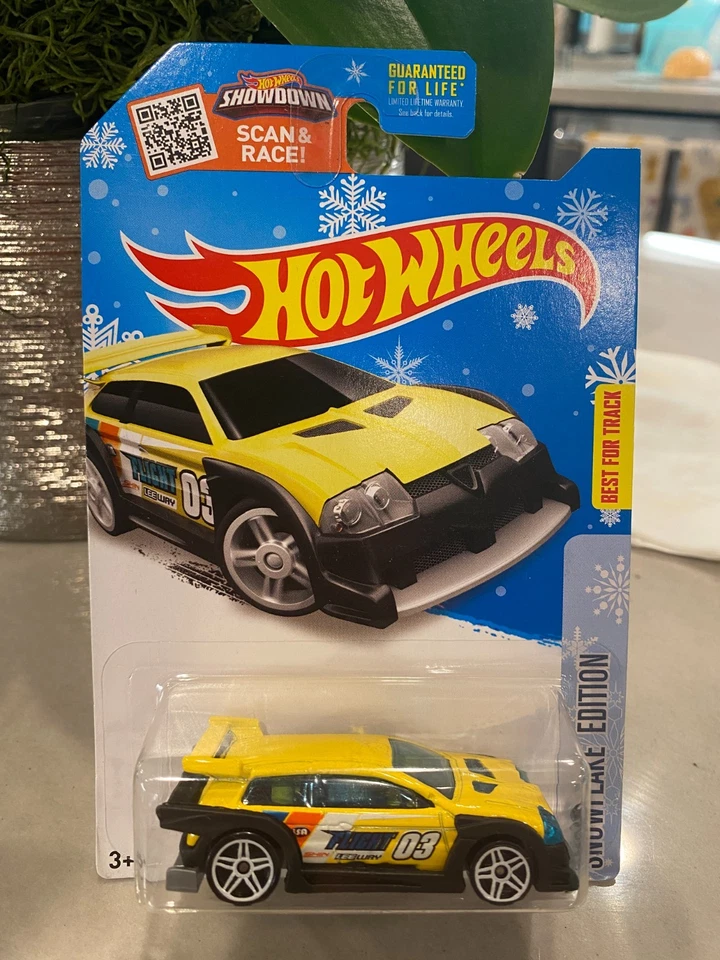 2016 Hot Wheels Target Snowflake Edition FLIGHT '03 Yellow/Black w/White Pr5 Sp - Image 1 of 1