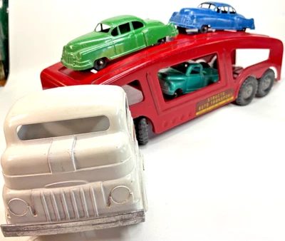 STRUCTO 1950's AUTO TRANSPORT CAB & TRAILER + 2 CARS-1 TRUCK USA RED + WHITE - Image 1 of 4