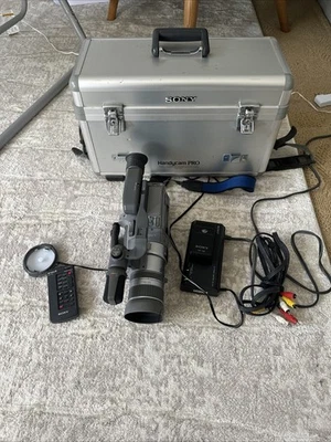 SONY CCD-VX3 Handycam PRO 3CCD Hi8 Video Camera Camcorder Hi-8 8mm Skateboarding - Image 1 of 4