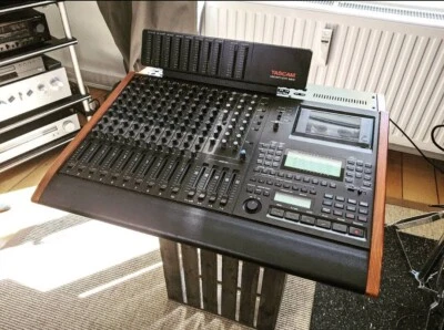 Holz-Seitenpaneele für TASCAM Midistudio 688 - Bild 1 von 4