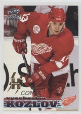 1998-99 Pacific Paramount Holo-Electric /99 Vyacheslav Kozlov #76