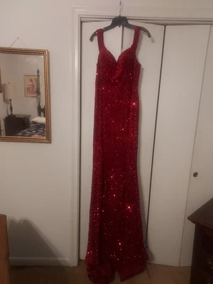 Vestido XL de lentejuelas rojas con tren Foto 1 de 4