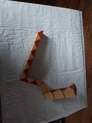 Quebra-cabeça quebra-cabeça Magic Snake vintage Rubik 1980 original, vermelho e branco  - Imagem 1 de 3