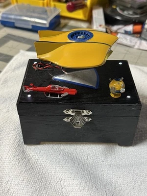 ¡Exclusivo de JohnnySciFi! ¡Juego de réplicas en miniatura iluminadas Flying Sub Artisan Built! Foto 1 de 4