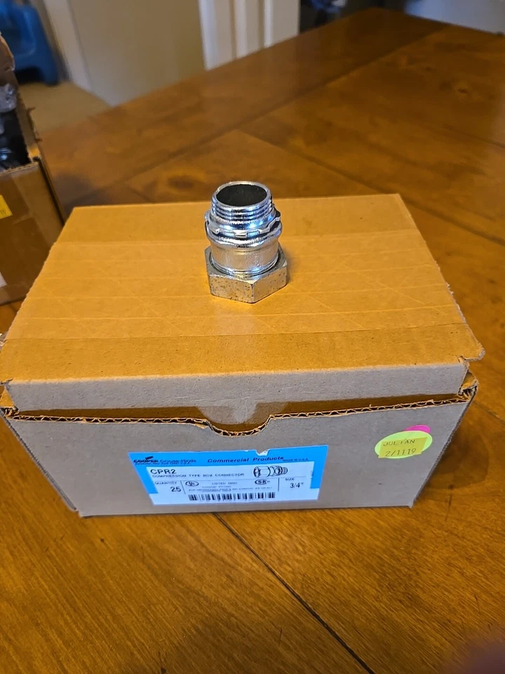 (QTY 1 box of  25) Eaton Crouse-Hinds CPR2 , Rigid Connector Threadless, 3/4" - Image 1 of 3