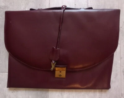 Porte document vintage en cuir bordeaux rouge avec sa clef sac école. - Photo 1/4