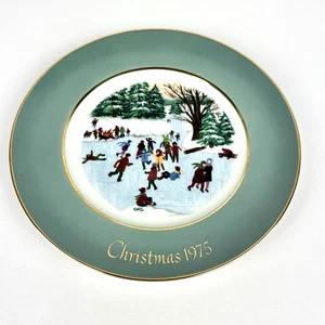 Avon Enoch Wedgwood England Christmas Plate Series Skaters On The Pond 1975 - Picture 1 of 2