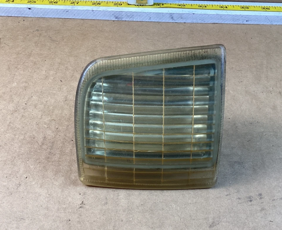 1995-2005 Chevrolet Astro Left Driver Side Corner/Park Marker Light 16518655 OEM - Image 1 of 4