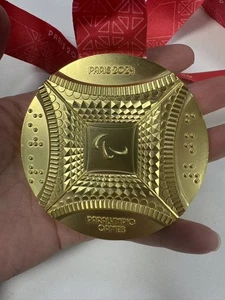 Souvenir der Goldmedaille der Paralympischen Spiele 2024 in Paris, 330 g - Picture 1 of 8