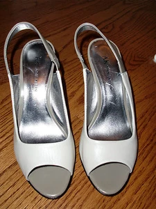 NWOB!! Womens AK ANNE KLEIN Beige Leather Dressy Heels Shoes Size 6.5 M!!! - Picture 1 of 4