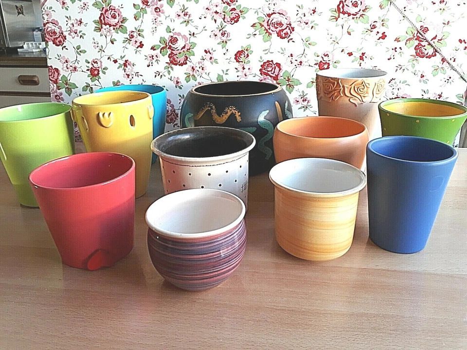 verschiedene Übertöpfe, Keramik A, Verkauf für den Tierschutz - Bild 1 von 1