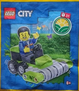 LEGO City Worker with Lawn Mower Paper Foil Pack Set 952303 (Bagged) - Picture 1 of 2