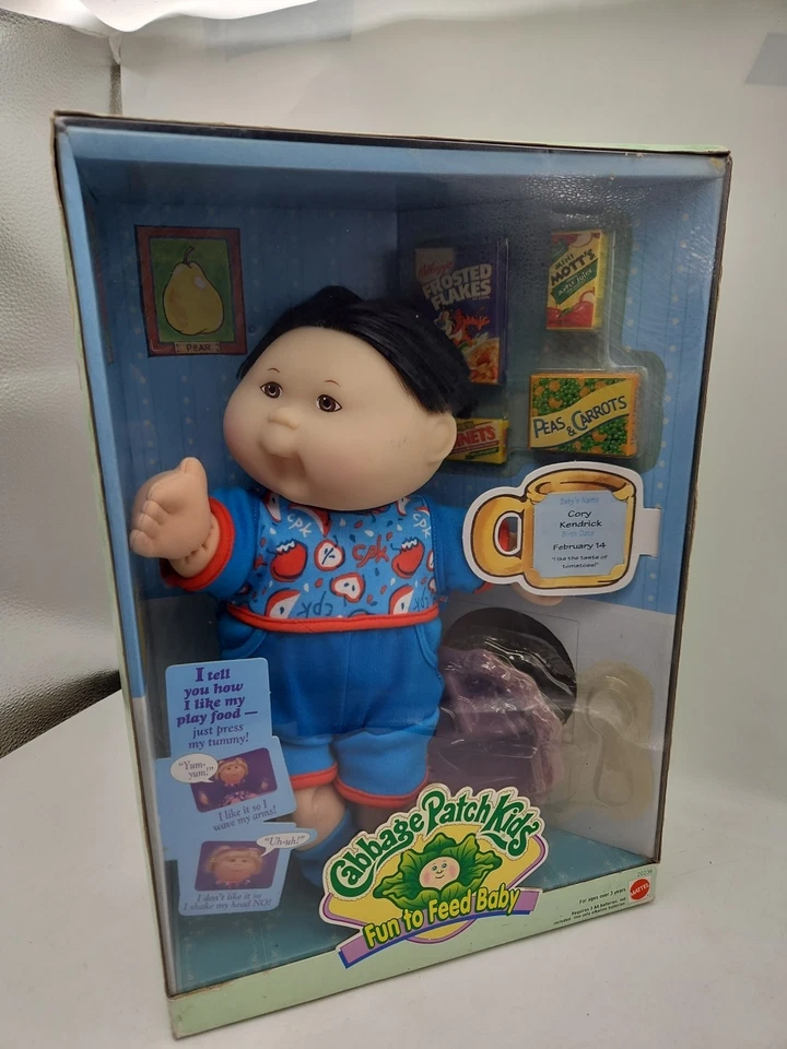 Parche de repollo 1998 niños 'diversión para alimentar al bebé' Cory 14 de febrero niño de San Valentín sellado  Foto 1 de 4