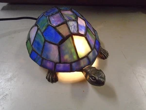 VINTAGE TIFFANY STYLE STAINED GLASS TURTLE LAMP - Picture 1 of 6