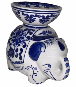 Ceramic Elephant Trunk Up Porcelain Cobalt Blue and White 5” Tall Holder - Imagen 1 de 9